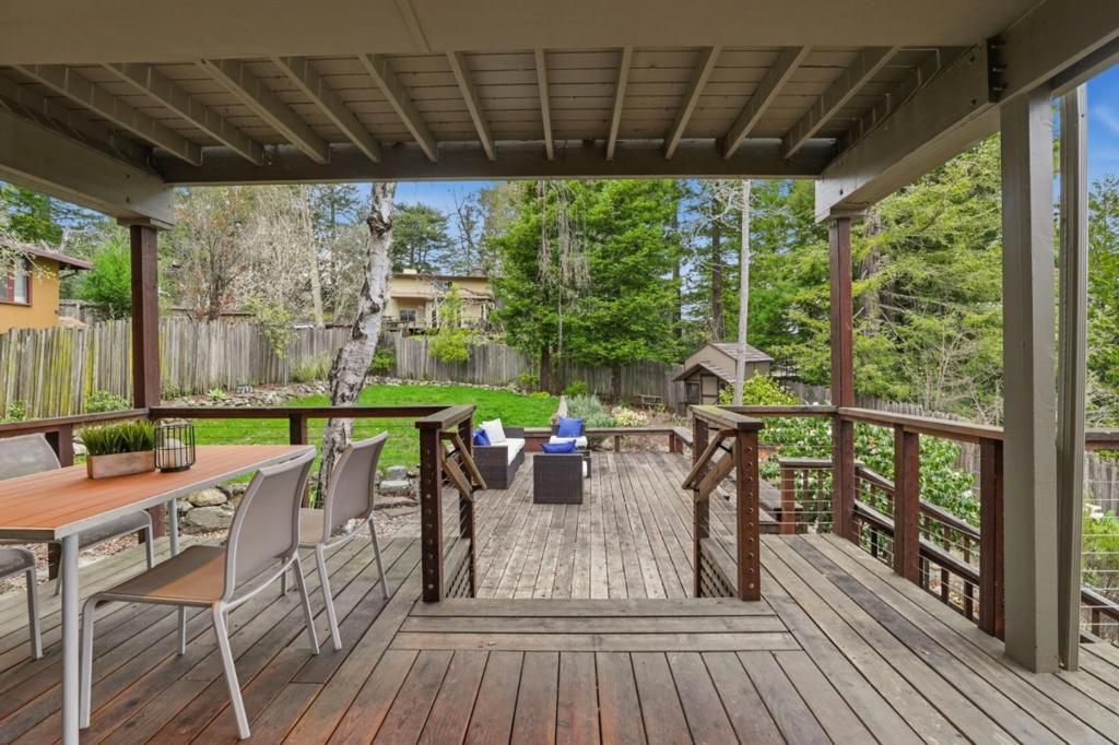 Image 9 of property listing at 16 Tynan Way, Portola Valley, CA 94028