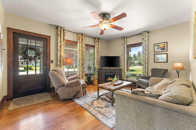 123 Kingsbury Avenue, La Porte, IN 46350