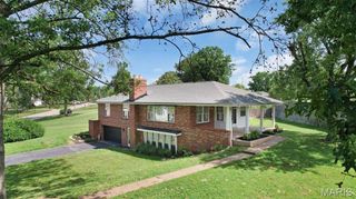 2 Sappington Acres Drive, St Louis, MO 63126