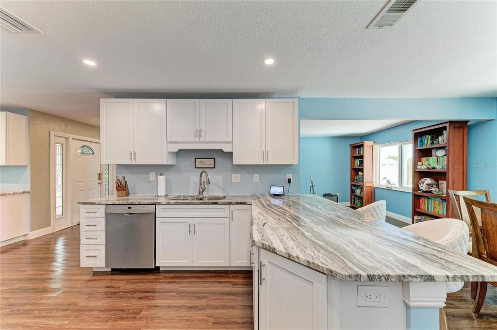 Image 12 of property listing at 2120 47TH STREET PL W, Bradenton, FL 34209