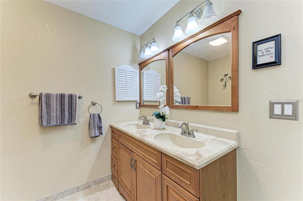 Image 34 of property listing at 2120 47TH STREET PL W, Bradenton, FL 34209