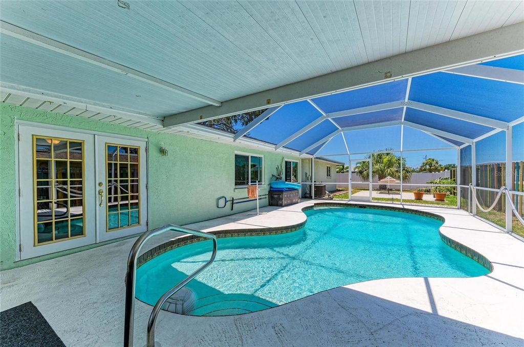 Image 43 of property listing at 2120 47TH STREET PL W, Bradenton, FL 34209