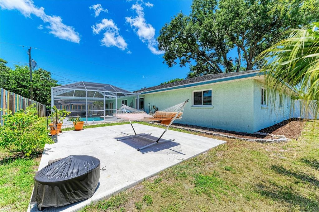 Image 48 of property listing at 2120 47TH STREET PL W, Bradenton, FL 34209