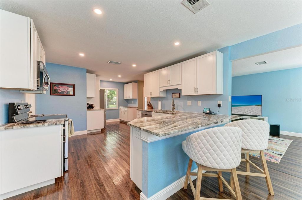 Image 9 of property listing at 2120 47TH STREET PL W, Bradenton, FL 34209