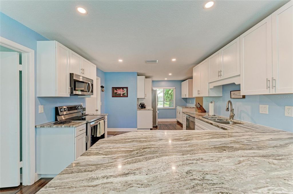 Image 10 of property listing at 2120 47TH STREET PL W, Bradenton, FL 34209