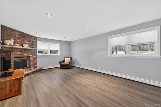 9 Eros Drive, Airmont, NY 10952