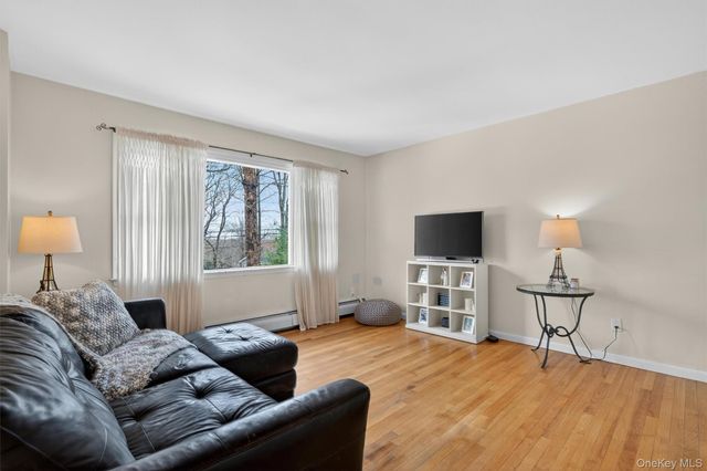 9 Eros Drive, Airmont, NY 10952