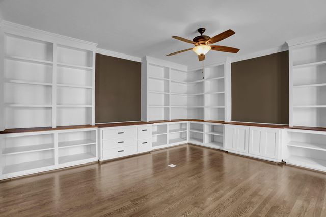 2654 FOX CREEK DR, Germantown, TN 38138