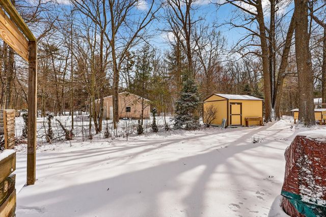 586 N Peterson Road, Muskegon, MI 49445