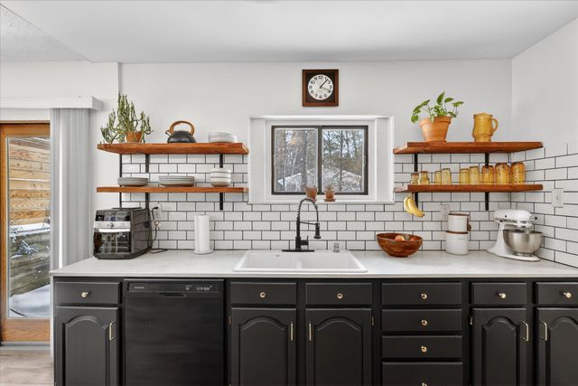 586 N Peterson Road, Muskegon, MI 49445