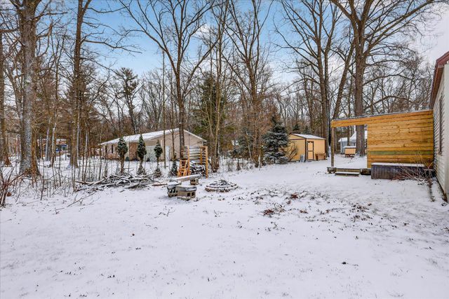 586 N Peterson Road, Muskegon, MI 49445