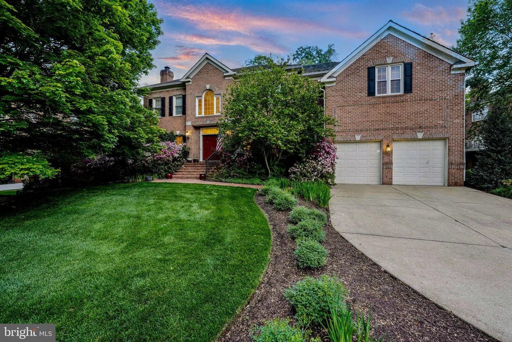 1813 SOLITAIRE LN, Mclean, VA 22101