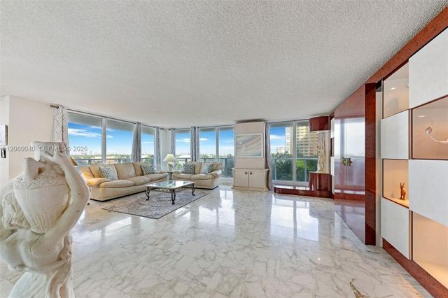 2751 S Ocean Drive 501N, Hollywood, FL 33019