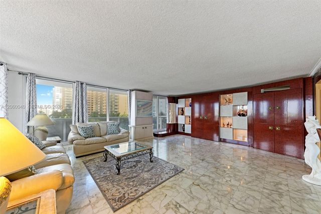 2751 S Ocean Drive 501N, Hollywood, FL 33019