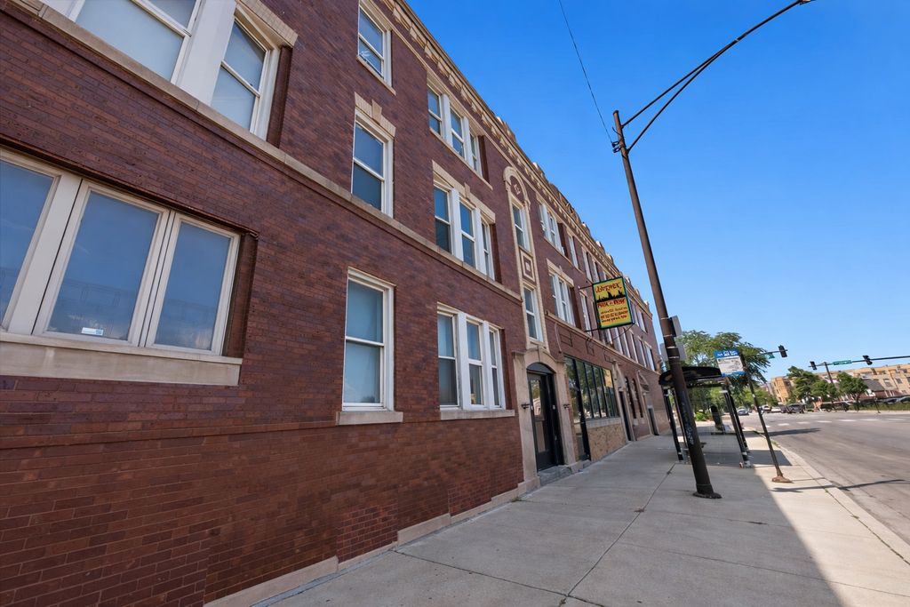 1950 N Kimball Avenue 2, Chicago, IL 60647