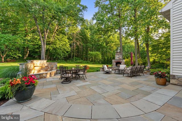 100 PINE TREE DR, Honey Brook, PA 19344