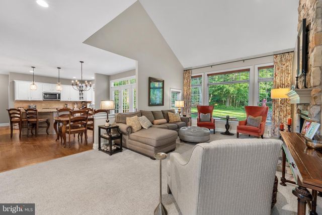 100 PINE TREE DR, Honey Brook, PA 19344