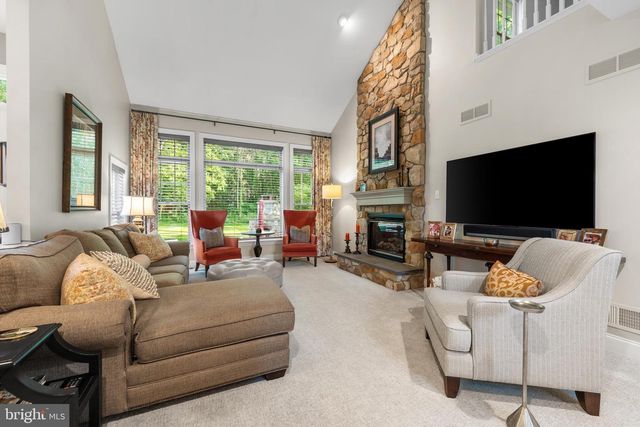 100 PINE TREE DR, Honey Brook, PA 19344