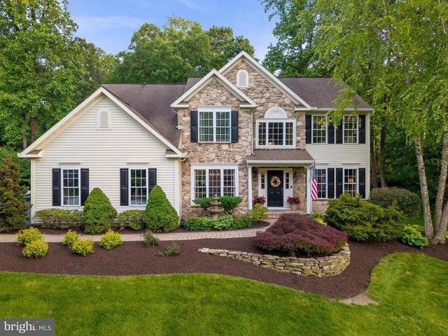 100 PINE TREE DR, Honey Brook, PA 19344