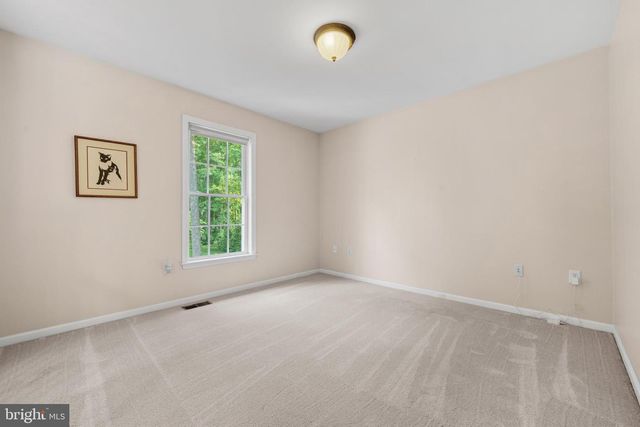 100 PINE TREE DR, Honey Brook, PA 19344