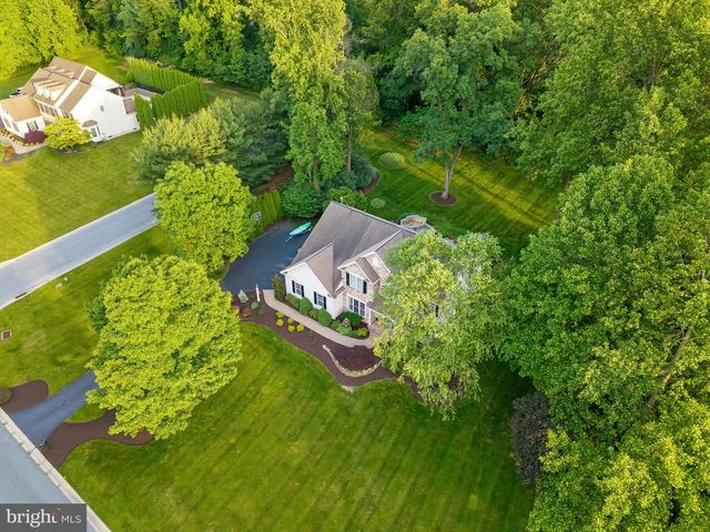 100 PINE TREE DR, Honey Brook, PA 19344