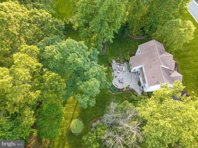 100 PINE TREE DR, Honey Brook, PA 19344