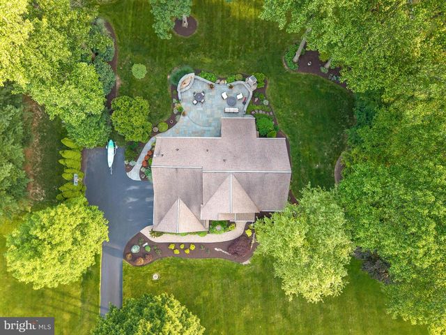 100 PINE TREE DR, Honey Brook, PA 19344
