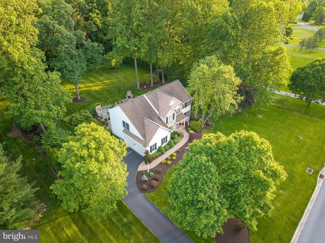 100 PINE TREE DR, Honey Brook, PA 19344