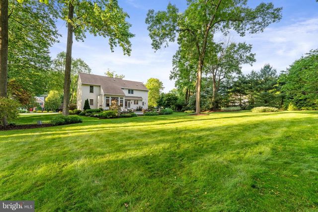 100 PINE TREE DR, Honey Brook, PA 19344