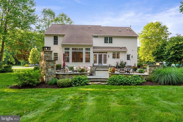 100 PINE TREE DR, Honey Brook, PA 19344