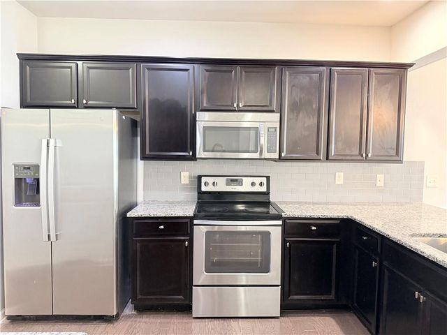 1033 Haley woods Lane, Lawrenceville, GA 30043