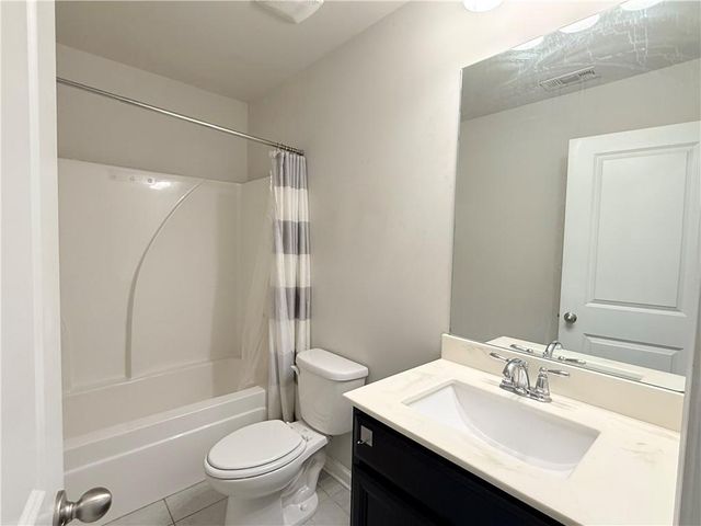 1033 Haley woods Lane, Lawrenceville, GA 30043