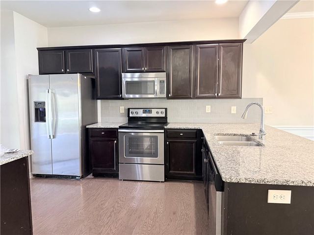 1033 Haley woods Lane, Lawrenceville, GA 30043