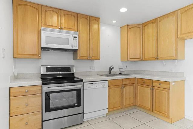 10591 Caminito Glenellen, San Diego, CA 92126