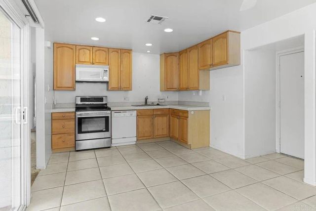 10591 Caminito Glenellen, San Diego, CA 92126