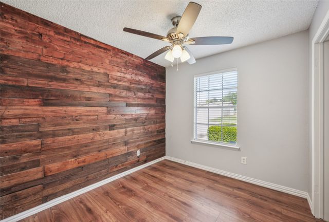 6004 Springwood Drive, Arlington, TX 76001