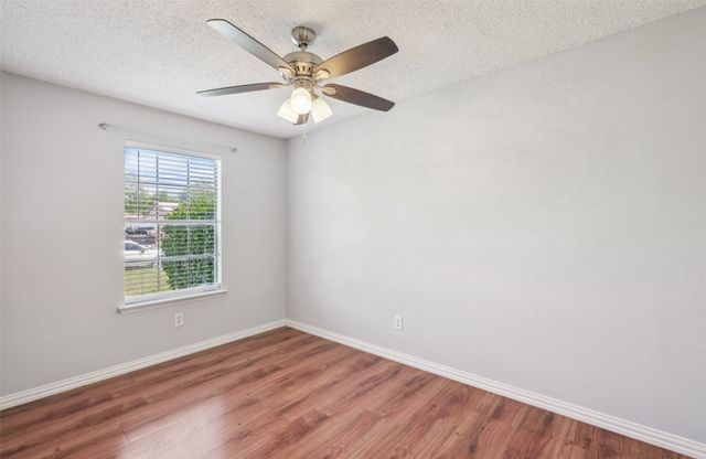 6004 Springwood Drive, Arlington, TX 76001