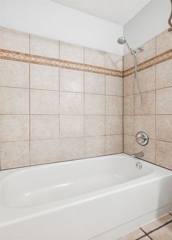 6004 Springwood Drive, Arlington, TX 76001
