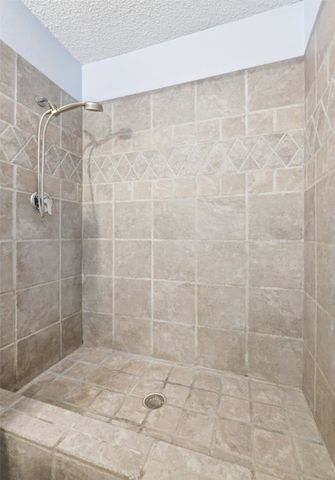 6004 Springwood Drive, Arlington, TX 76001