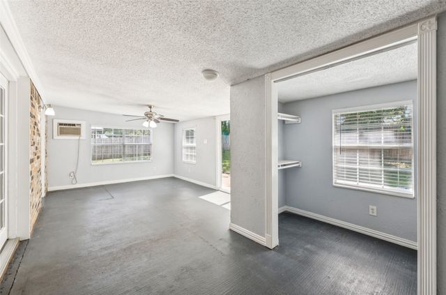 6004 Springwood Drive, Arlington, TX 76001