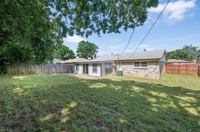 6004 Springwood Drive, Arlington, TX 76001