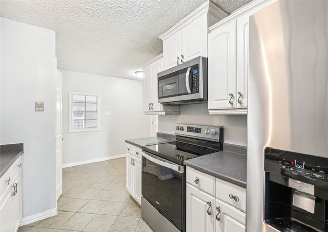 6004 Springwood Drive, Arlington, TX 76001