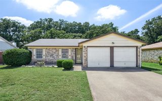6004 Springwood Drive, Arlington, TX 76001