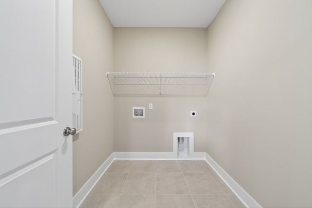 3346 Parmenter St, Columbia, TN 38401