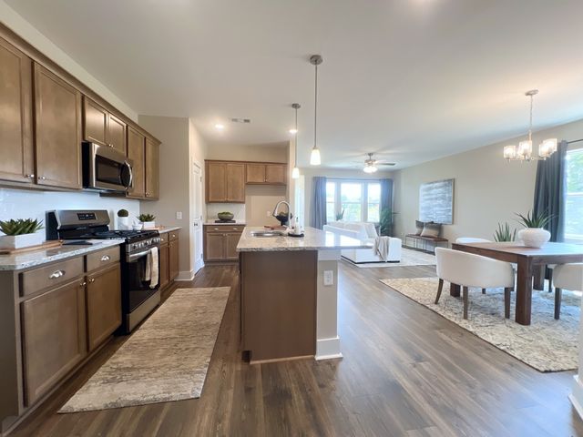 3346 Parmenter St, Columbia, TN 38401