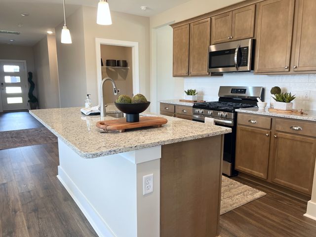 3346 Parmenter St, Columbia, TN 38401