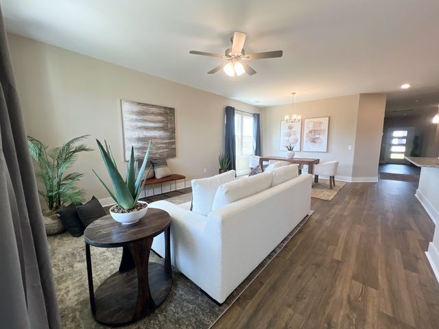 3346 Parmenter St, Columbia, TN 38401