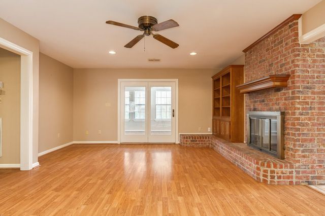 212 Any Way Street, Lake Jackson, TX 77566