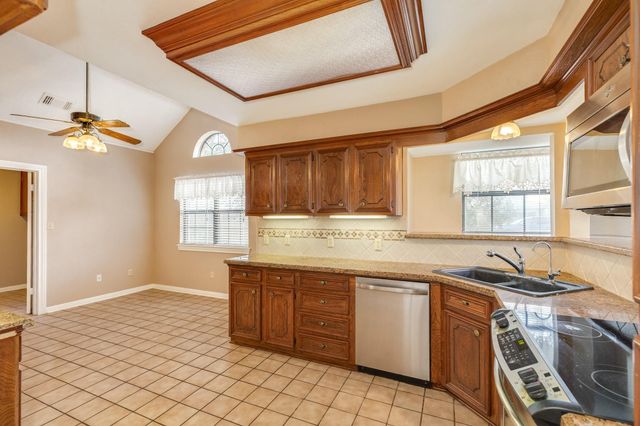 212 Any Way Street, Lake Jackson, TX 77566