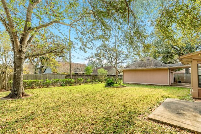 212 Any Way Street, Lake Jackson, TX 77566